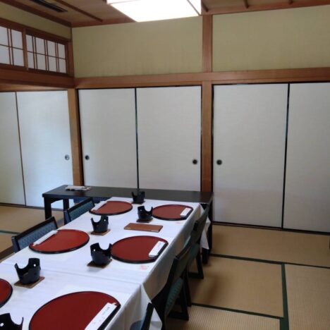 飯塚市 T様邸｜高級ふすま張替え｜松に鶴・松に梅の山水柄で和室を一新