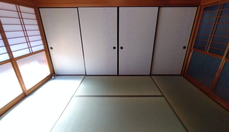 飯塚市のご自宅 和室の桜柄のふすま張替え後