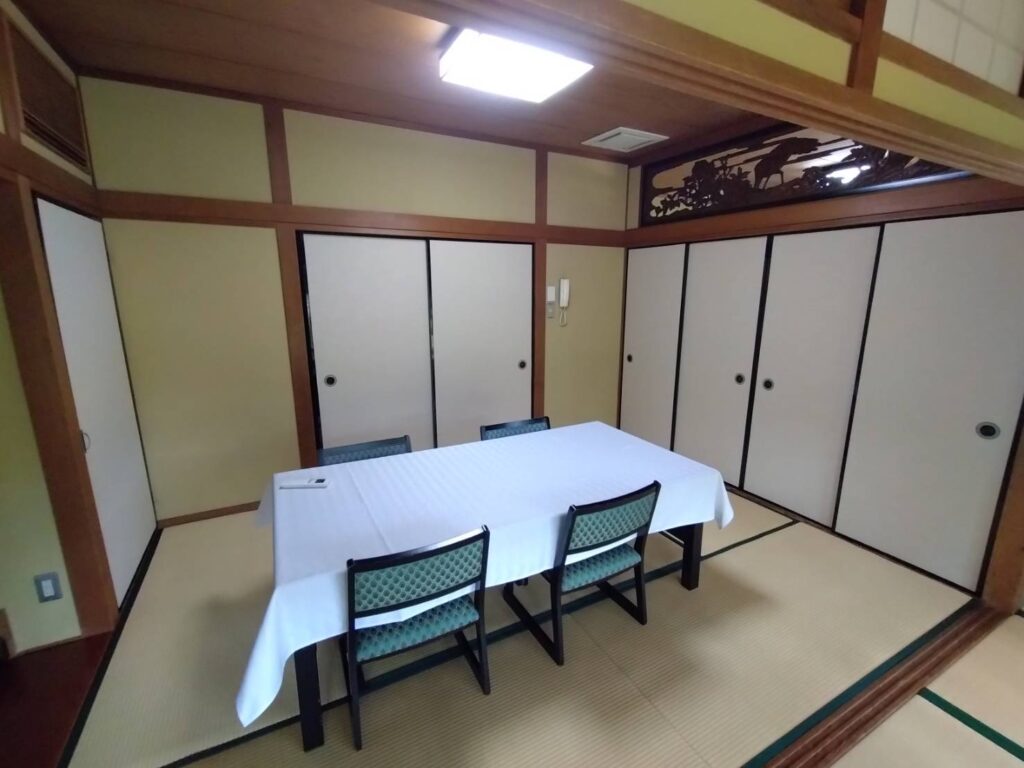 飯塚市 料亭 広間 ふすま張替え