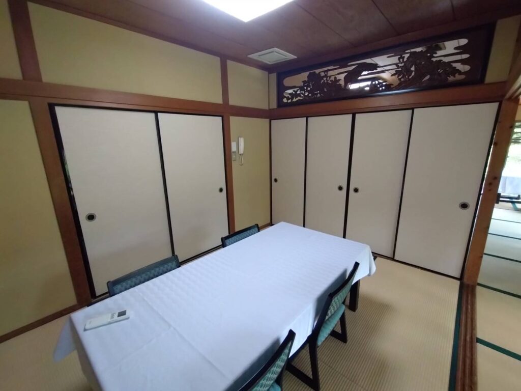 飯塚市 料亭 広間 ふすま張替え