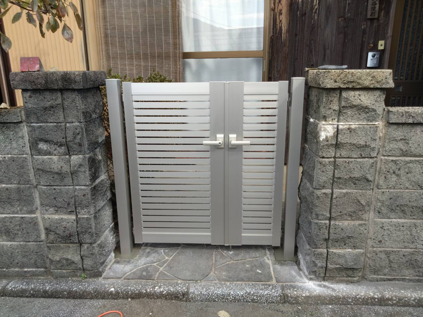 飯塚市 門扉取替え 施工後 アルミ門扉