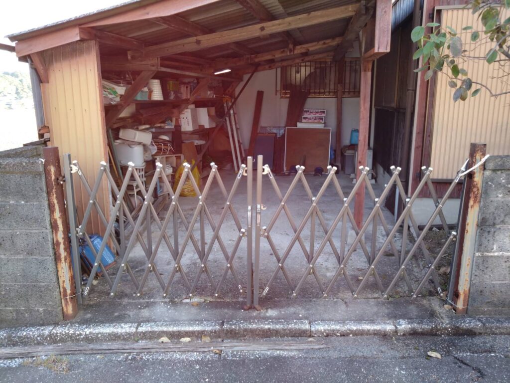 飯塚市 車庫扉取替え 施工前
