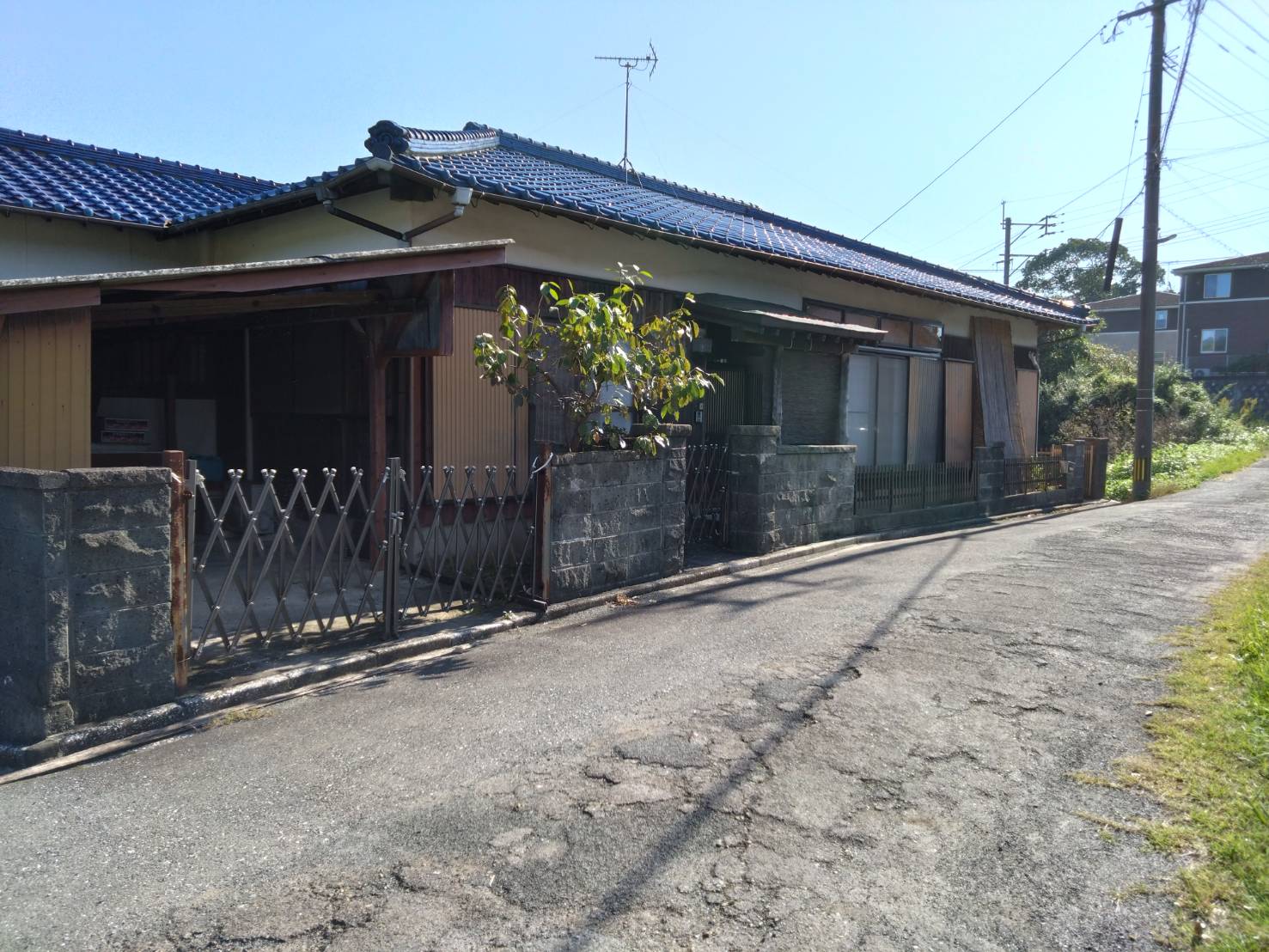 飯塚市 外回りリフォーム 施工前 全景
