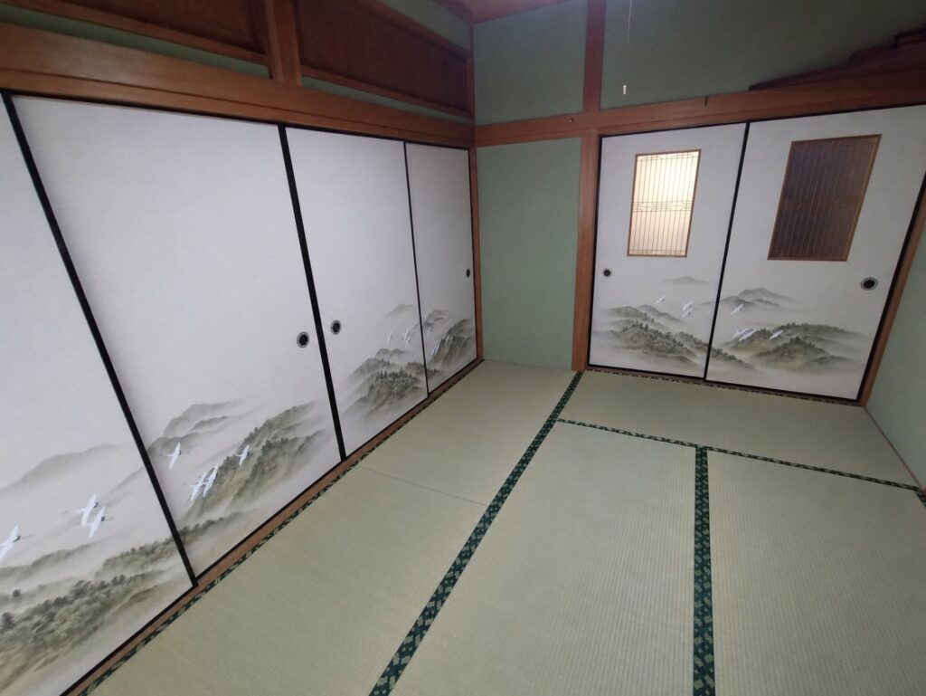 飯塚市 ふすま張替え ツル柄 襖紙
