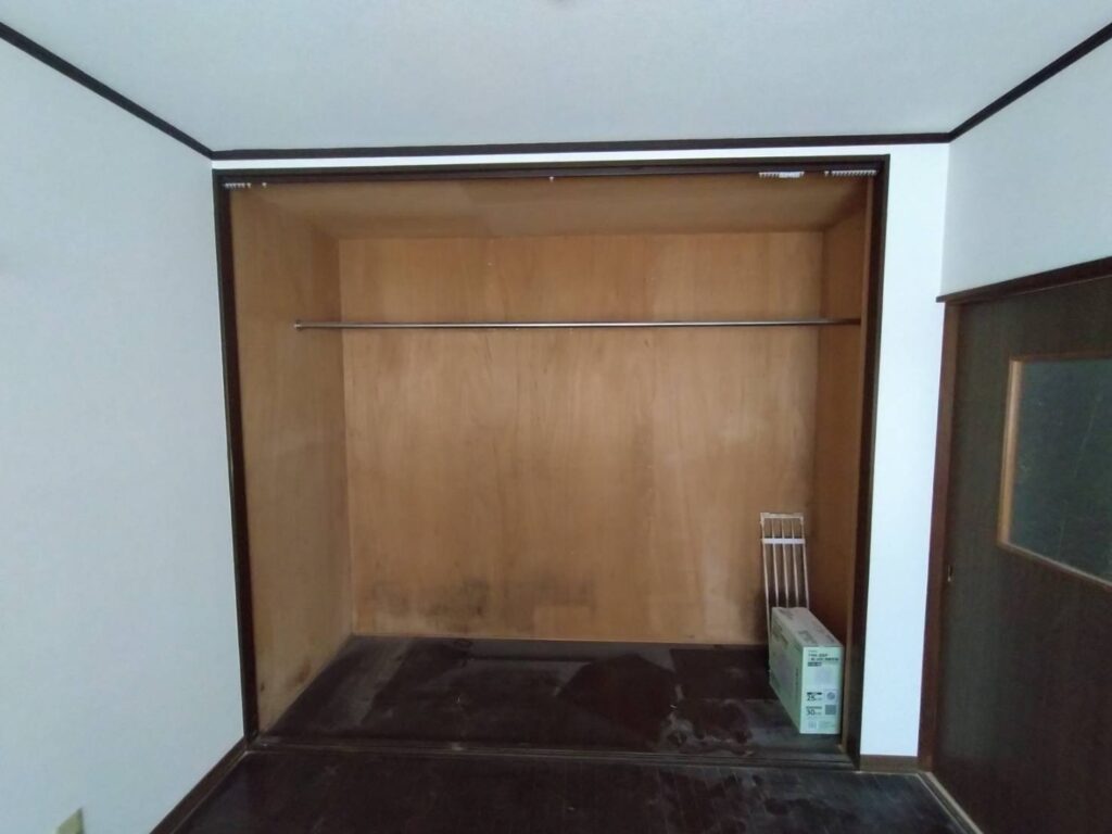 福智町 クローゼット扉をカーテンに