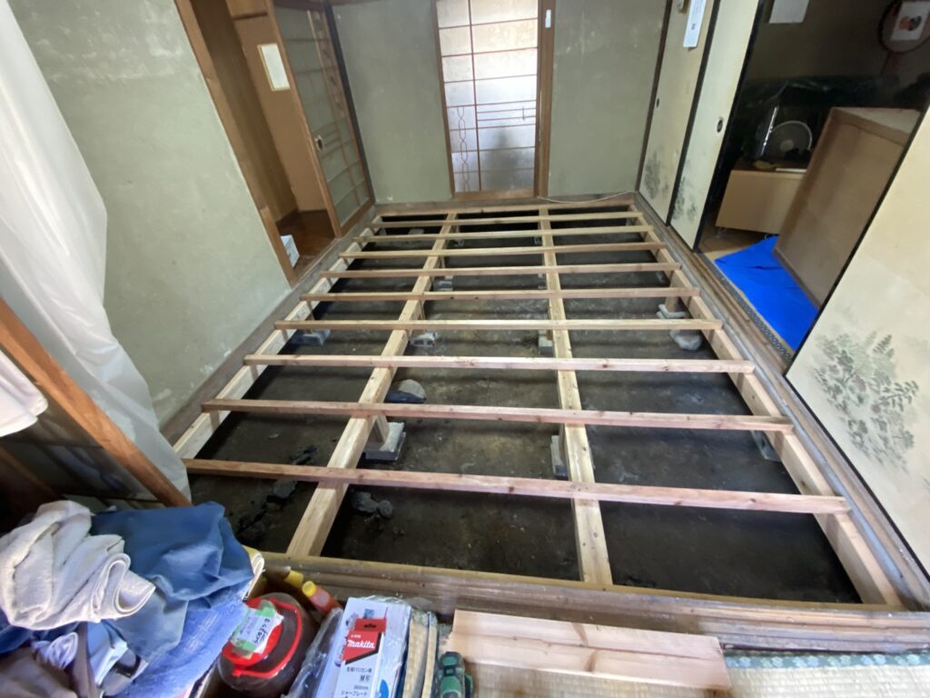畳の下の床工事 床板・根太・大引の取替え